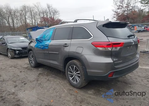 2018 Toyota Highlander Xle z USA, uszkodzony, nr VIN 5TDJZRFH5JS882115